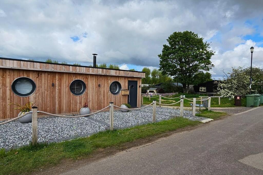 Humberston Boathouse Lodge & Hot Tub - Cleethorpes Beach Cabin Chalet Buitenkant foto