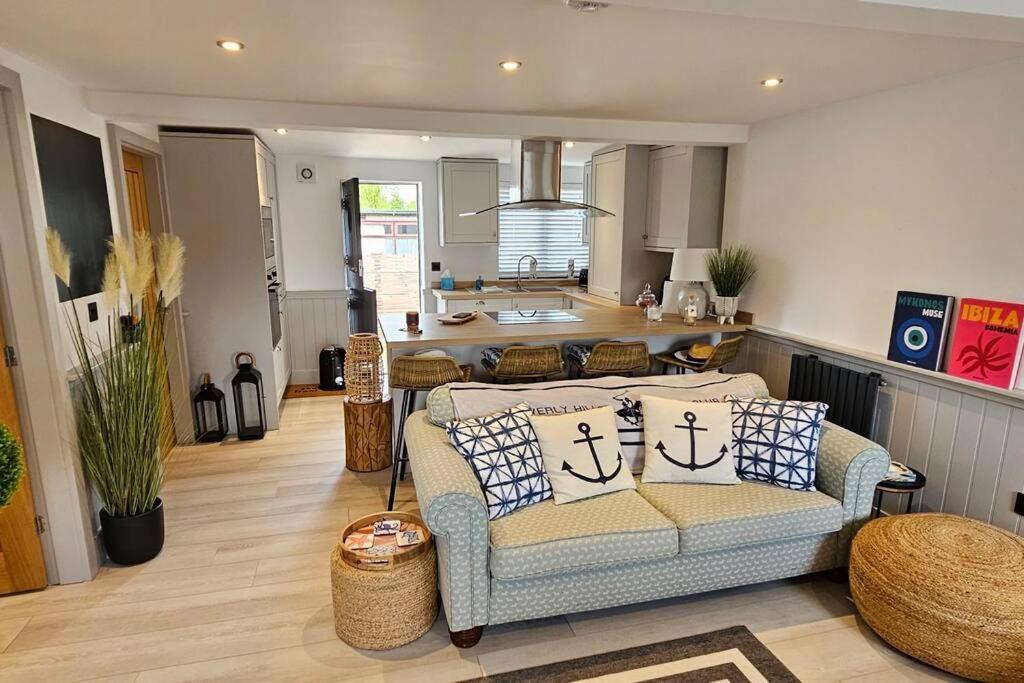 Humberston Boathouse Lodge & Hot Tub - Cleethorpes Beach Cabin Chalet Buitenkant foto