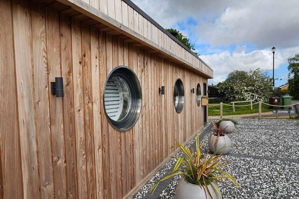 Humberston Boathouse Lodge & Hot Tub - Cleethorpes Beach Cabin Chalet Buitenkant foto