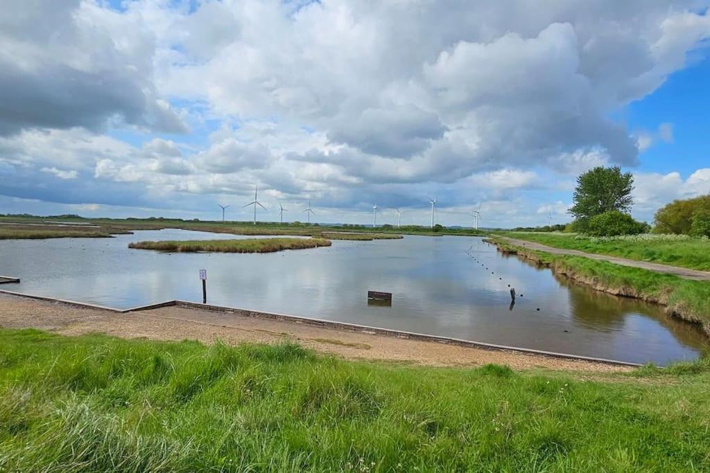 Humberston Boathouse Lodge & Hot Tub - Cleethorpes Beach Cabin Chalet Buitenkant foto