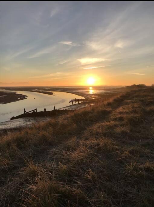 Humberston Boathouse Lodge & Hot Tub - Cleethorpes Beach Cabin Chalet Buitenkant foto
