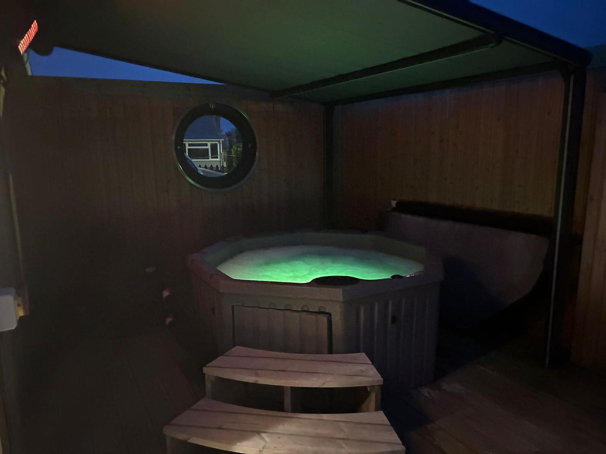 Humberston Boathouse Lodge & Hot Tub - Cleethorpes Beach Cabin Chalet Buitenkant foto