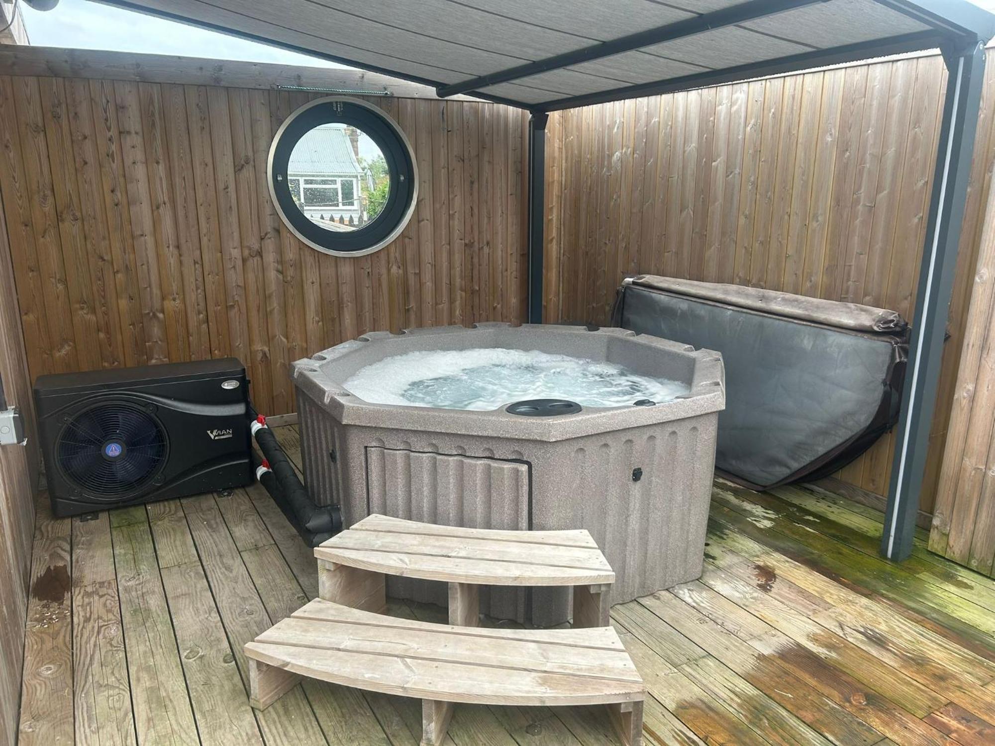 Humberston Boathouse Lodge & Hot Tub - Cleethorpes Beach Cabin Chalet Buitenkant foto